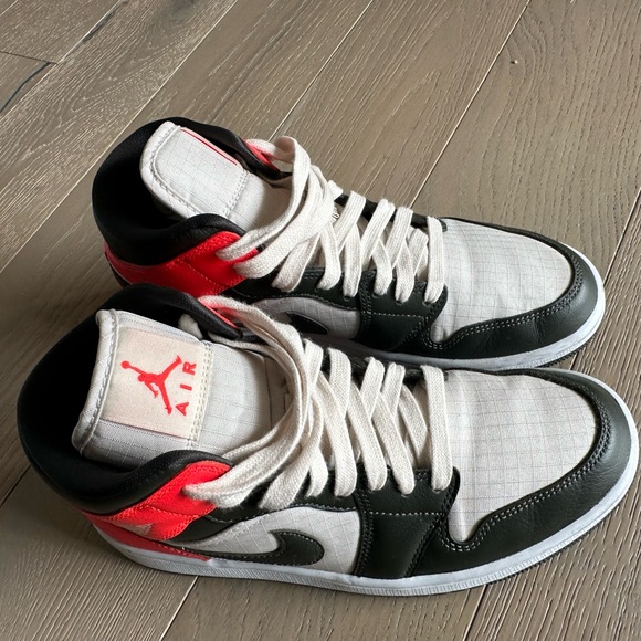 Nike Jordan woman’s size 8 sneakers - Picture 2 of 8